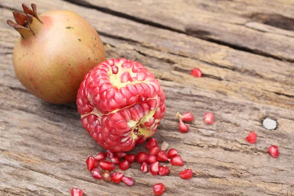 Fruta de romã madura — Fotografia de Stock