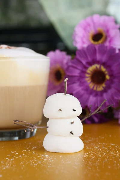 Warme chocolademelk met marshmallow voor Kerstmis — Stockfoto