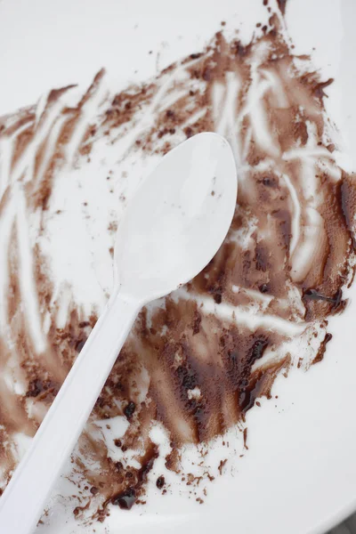Jeść sos czekoladowy — Zdjęcie stockowe