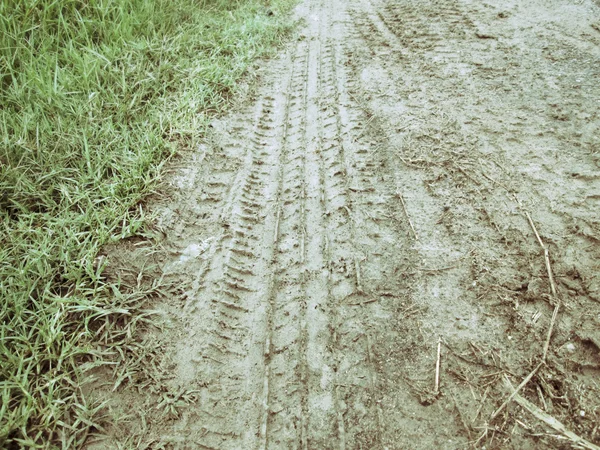 Pistes de roues sur le sol. — Photo