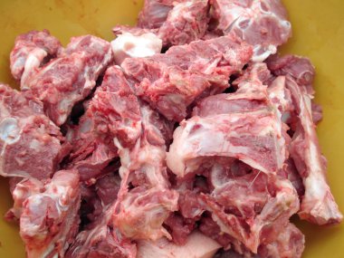 Çiğ domuz kaburgası