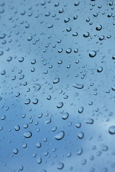 Капля воды на стекле — стоковое фото