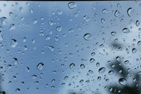 Goccia d'acqua su vetro — Foto Stock