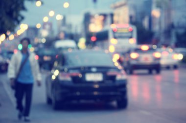 Geceleri araba bulanıklaşıyor.