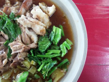 Domuz ayağı gravy sos ile