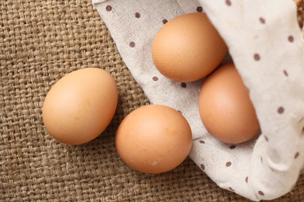 Eieren in de mand — Stockfoto