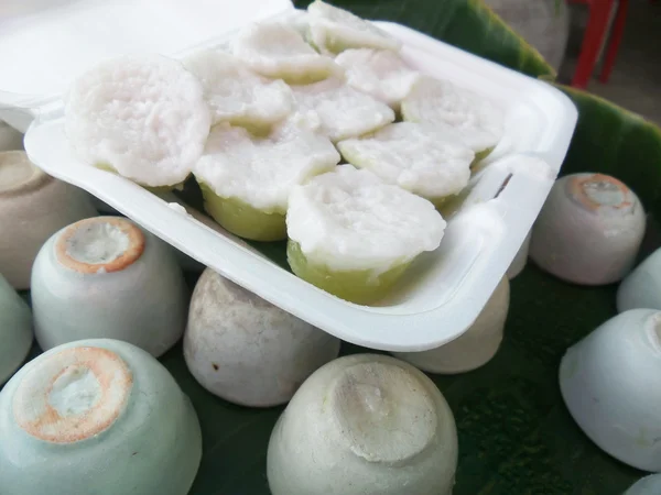 Santan kelapa mencampur gula dan tepung . — Stok Foto