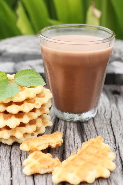 Våfflor med varm choklad — Stockfoto