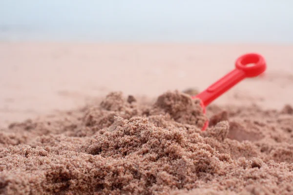 Zabawki plażowe dla dzieci na piasku — Zdjęcie stockowe