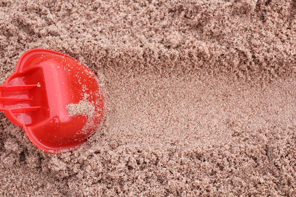 Juguetes de playa para niños en arena — Foto de Stock