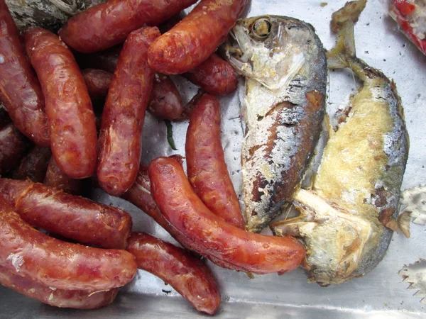 Embutido chino y pescado — Foto de Stock