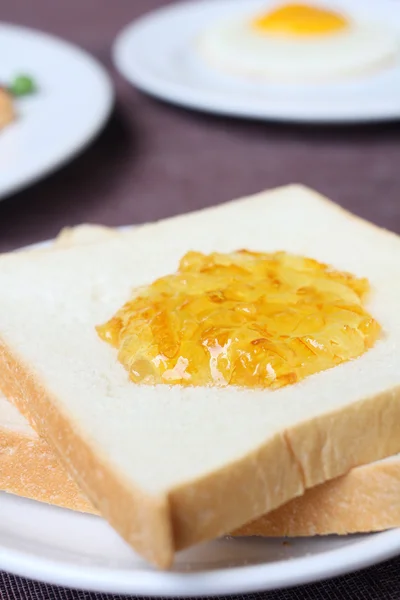Bread with orange marmalade — Stock Photo, Image