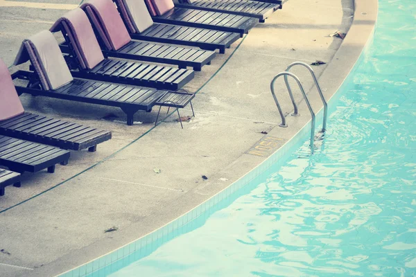 Swimmingpool med trappe - Stock-foto