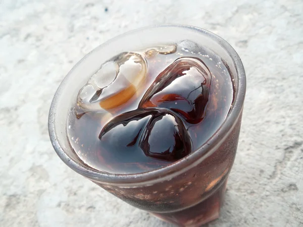 Cola drinken — Stockfoto