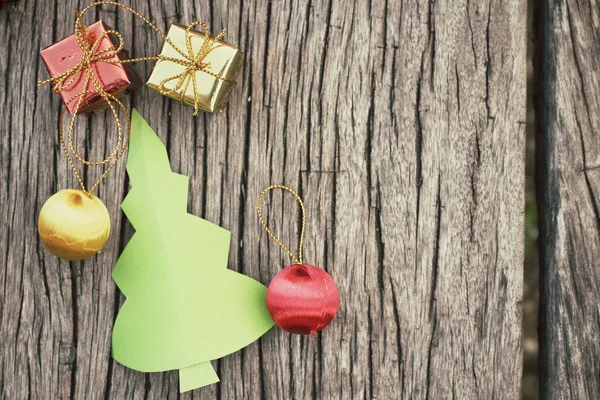 Papír vánoční stromeček s dárky — Stock fotografie