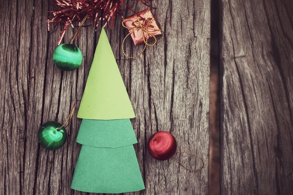 Albero di Natale di carta con regali — Foto Stock