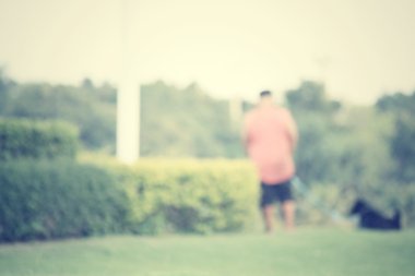 İnsan ve köpek park bulanık