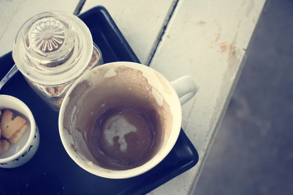 Порожня плямиста кава в чашці — стокове фото