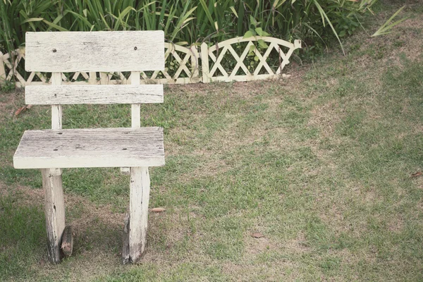 Židle na zahradě — Stock fotografie