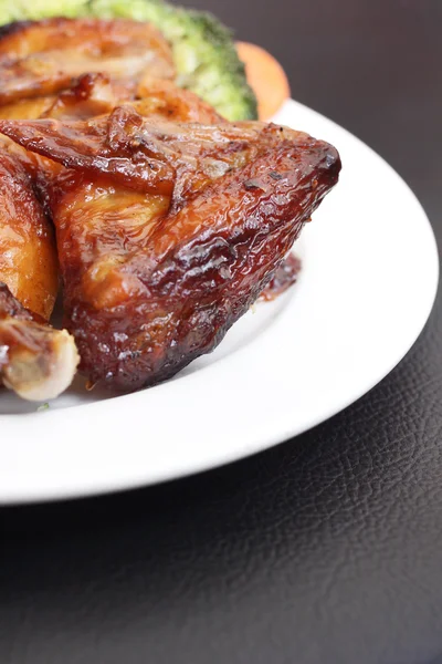 Patas y alas de pollo asado — Foto de Stock