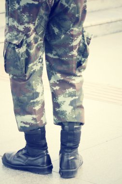 Askeri Ayakkabı ve bacaklar