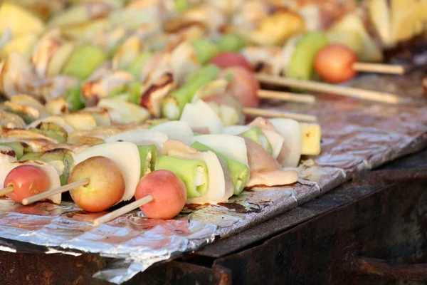 Bbq - raw beef skewers — Stock Photo, Image