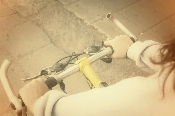 Hand with bike — Stock Photo, Image