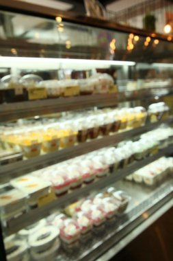 kahve dükkanında pastadan bulanık