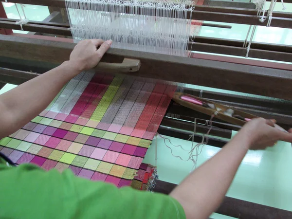Tkaní vlákna pro textilní průmysl — Stock fotografie
