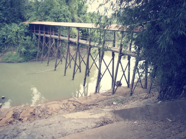 Puente de madera —  Fotos de Stock