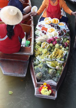 Lanet olası saduak yüzen pazar, Tayland