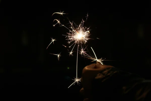 Mão com fogo de artifício — Fotografia de Stock