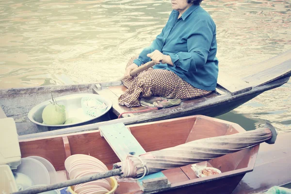 Tekne damnoen saduak yüzen pazarı, Tayland, Thailand, seyahat — Stok fotoğraf