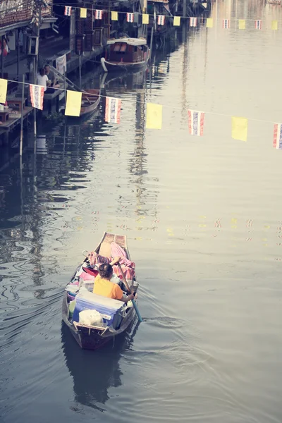 Damnoen saduak plovoucí trh, thailand — Stock fotografie