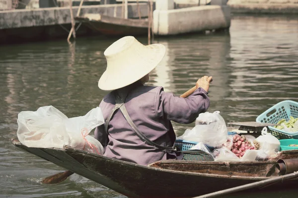 Lanet olası saduak yüzen pazar, Tayland — Stok fotoğraf