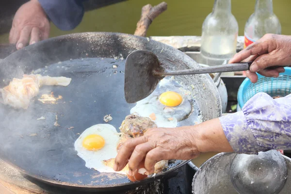 Lanet olası saduak yüzen pazar, Tayland — Stok fotoğraf