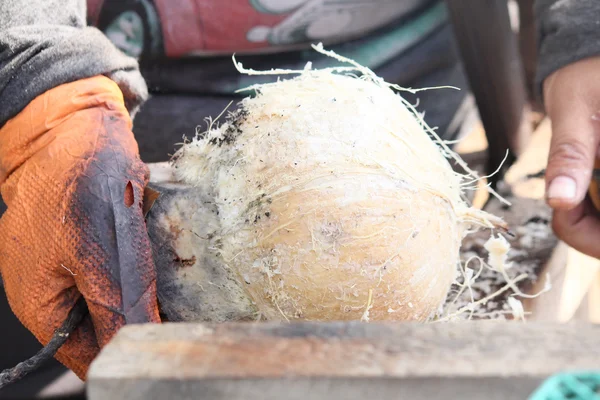 Bebida de agua de coco en Tailandia —  Fotos de Stock