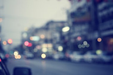 Geceleri araba bulanıklaşıyor.