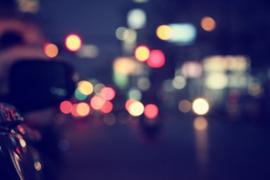 Geceleri araba bulanıklaşıyor.