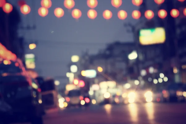 Difuminado de coche en la ciudad por la noche — Foto de Stock