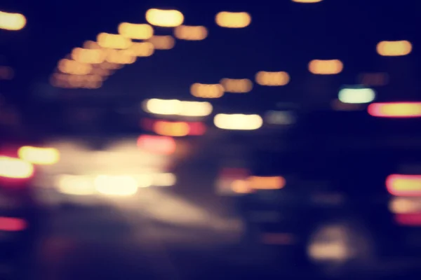 Difuminado de coche en la ciudad por la noche — Foto de Stock