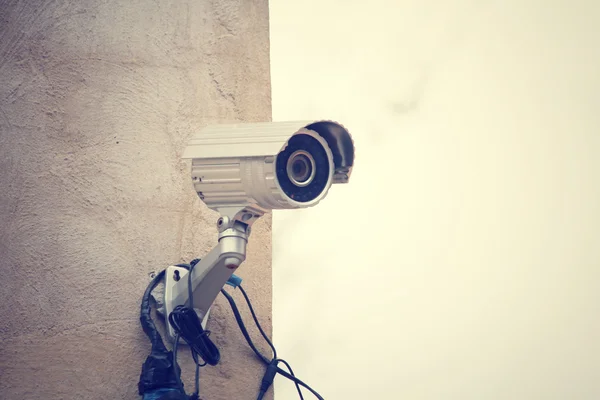 Caméra de sécurité CCTV et ciel — Photo