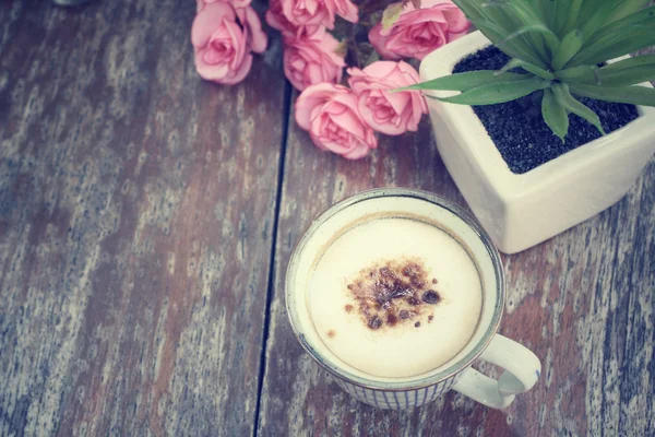 Kawa z różami — Zdjęcie stockowe
