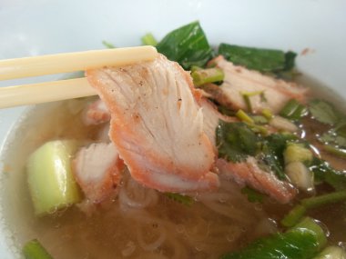 Erişte çorbası Asya tarzı