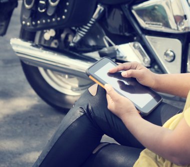 Tablet ile motosiklet kullanma