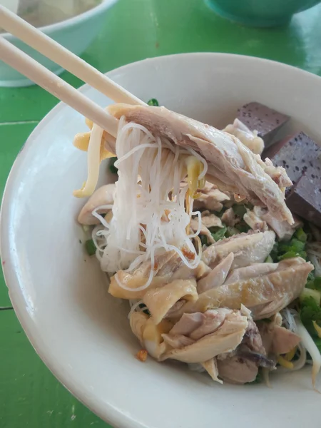 Mie dalam sup gaya asia — Stok Foto