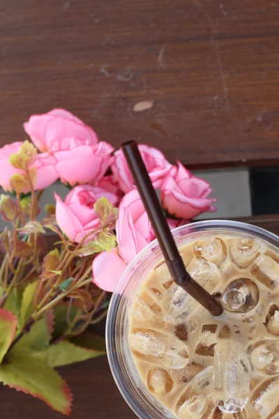 Kawy lód z różami — Zdjęcie stockowe