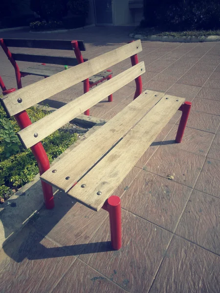 Лавка стілець в парку — стокове фото
