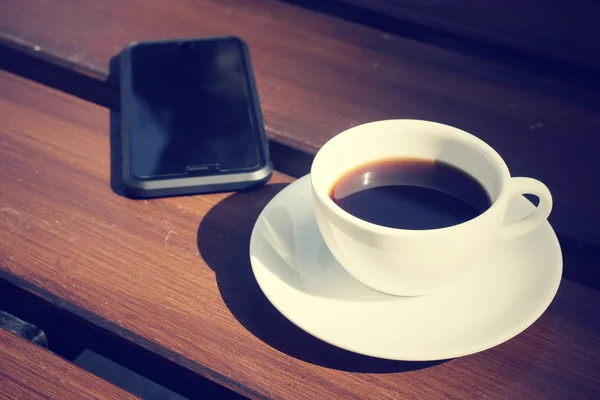 Hot coffee with smart phone — Stock Photo, Image