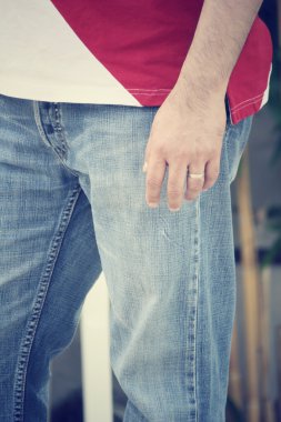 erkek kot pantolon ile